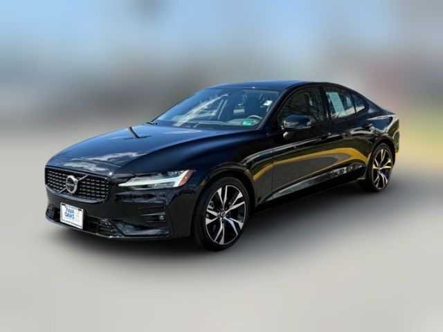 2024 Volvo S60 Plus Dark Theme