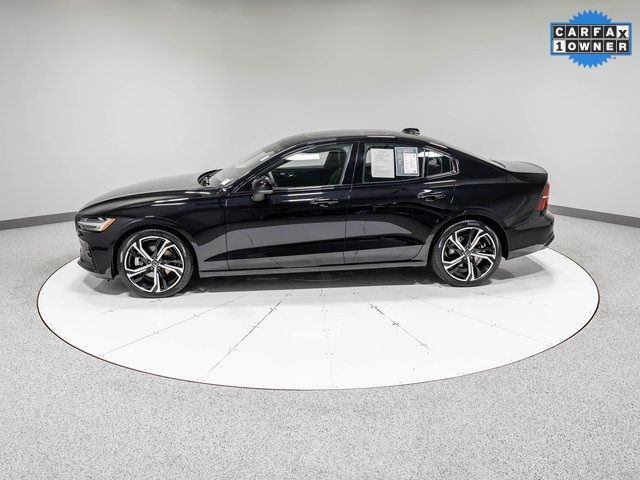 2024 Volvo S60 Plus Dark Theme