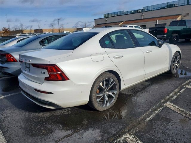 2024 Volvo S60 Plus Dark Theme