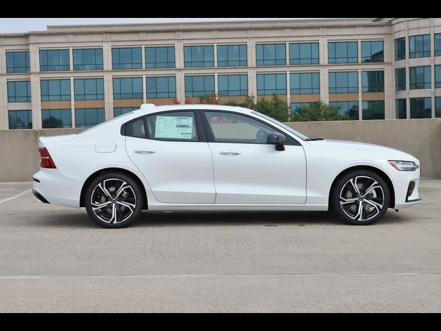 2024 Volvo S60 Plus Dark Theme