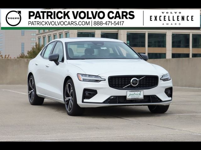 2024 Volvo S60 Plus Dark Theme