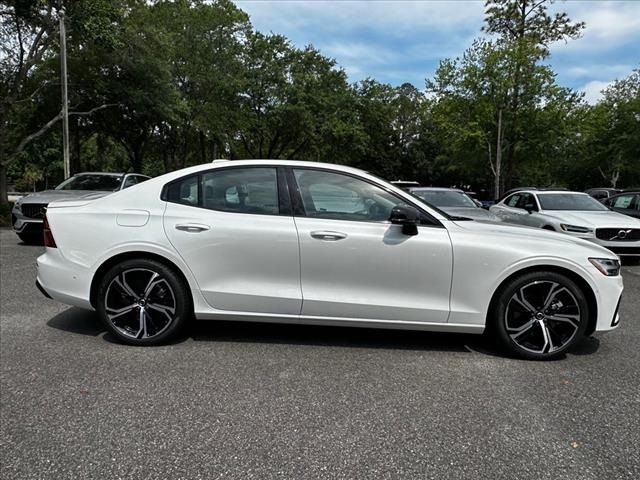 2024 Volvo S60 Plus Dark Theme