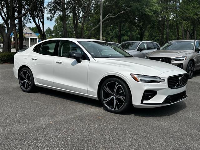 2024 Volvo S60 Plus Dark Theme