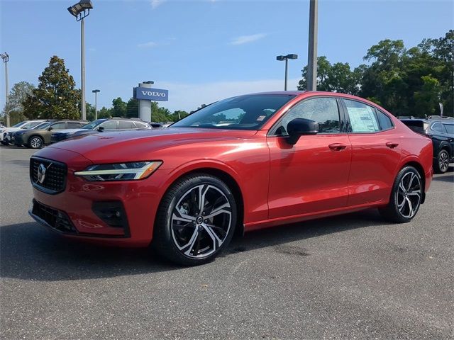 2024 Volvo S60 Plus Dark Theme