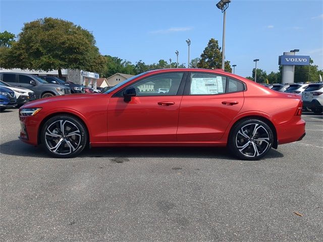 2024 Volvo S60 Plus Dark Theme