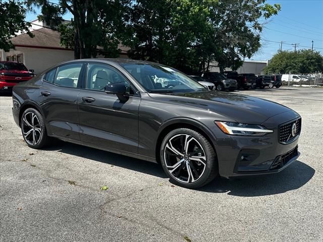 2024 Volvo S60 Plus Dark Theme