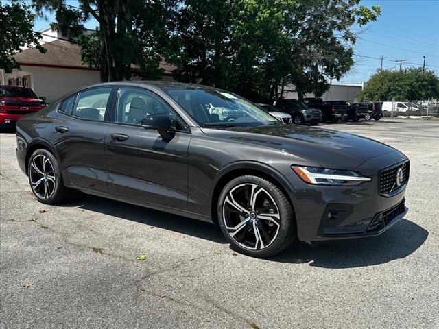 2024 Volvo S60 Plus Dark Theme