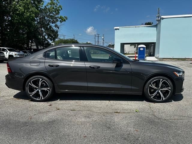 2024 Volvo S60 Plus Dark Theme