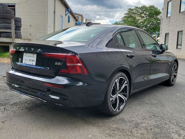 2024 Volvo S60 Plus Dark Theme