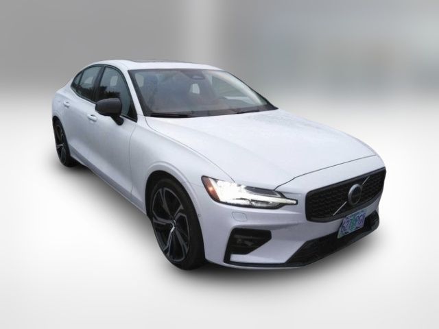 2024 Volvo S60 Plus Dark Theme