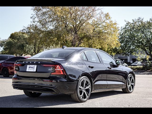 2024 Volvo S60 Plus Dark Theme