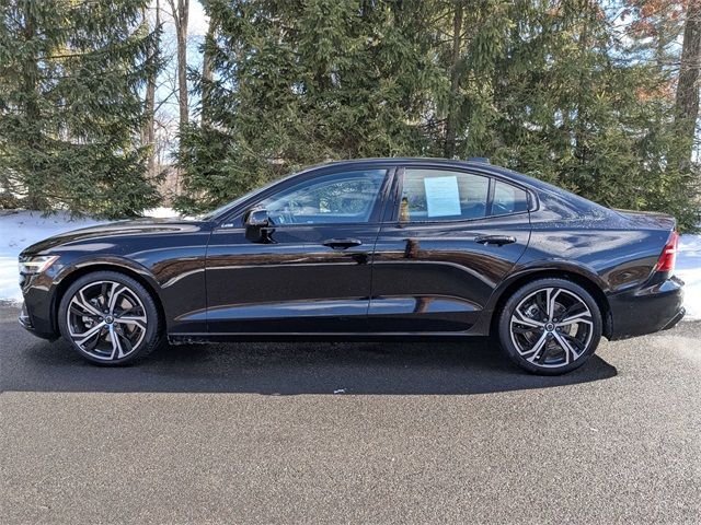 2024 Volvo S60 Plus Dark Theme
