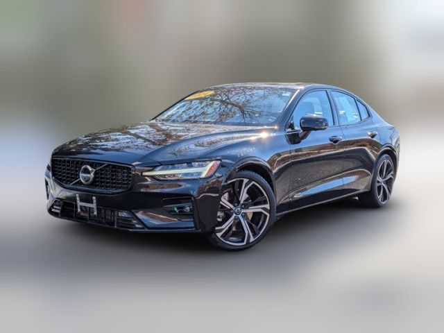 2024 Volvo S60 Plus Dark Theme