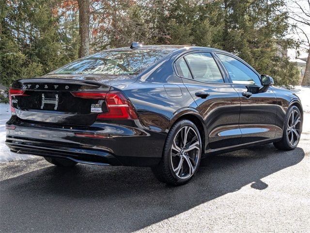 2024 Volvo S60 Plus Dark Theme