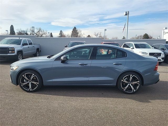 2024 Volvo S60 Plus Dark Theme