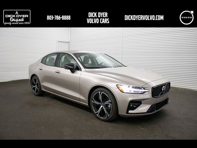 2024 Volvo S60 Plus Dark Theme