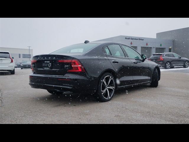 2024 Volvo S60 Plus Dark Theme