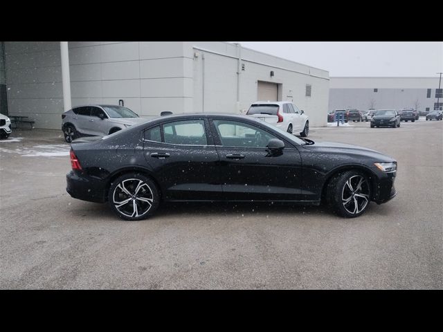 2024 Volvo S60 Plus Dark Theme