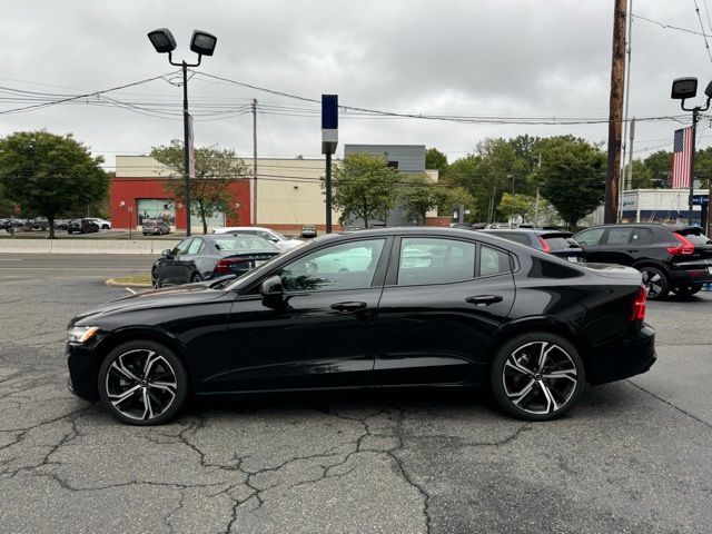 2024 Volvo S60 Plus Dark Theme