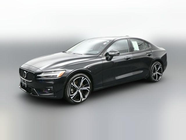 2024 Volvo S60 Plus Dark Theme