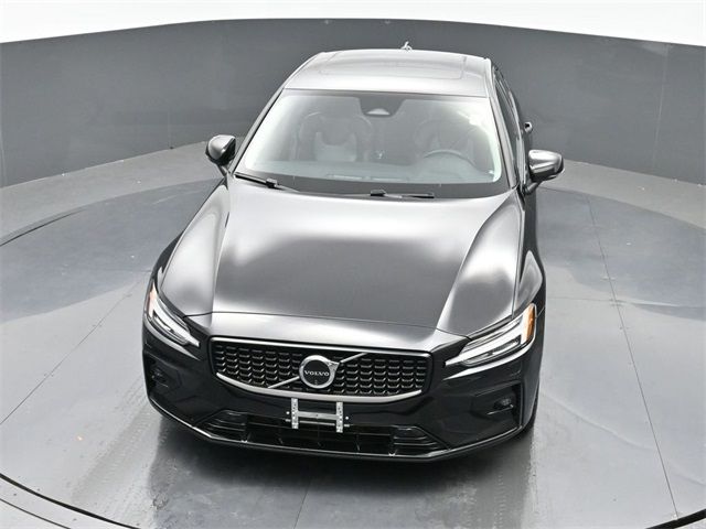 2024 Volvo S60 Plus Dark Theme
