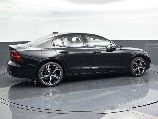 2024 Volvo S60 Plus Dark Theme