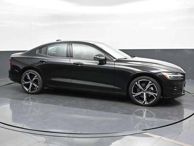 2024 Volvo S60 Plus Dark Theme