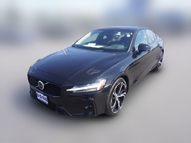 2024 Volvo S60 Plus Dark Theme