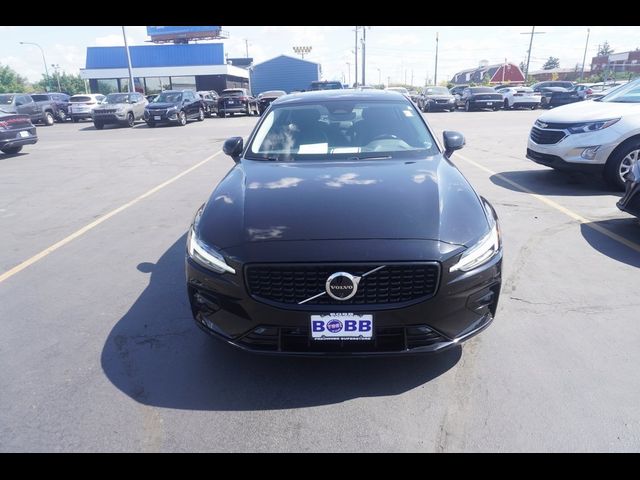 2024 Volvo S60 Plus Dark Theme