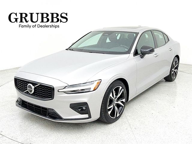 2024 Volvo S60 Plus Dark Theme