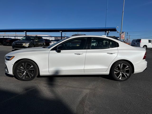 2024 Volvo S60 Plus Dark Theme