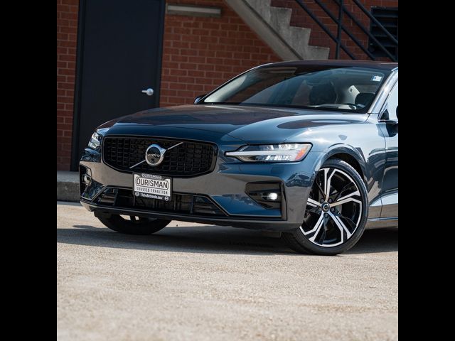 2024 Volvo S60 Plus Dark Theme