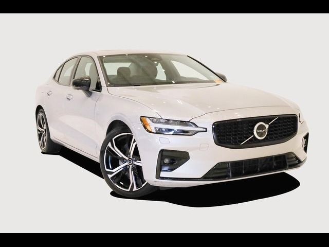 2024 Volvo S60 Plus Dark Theme