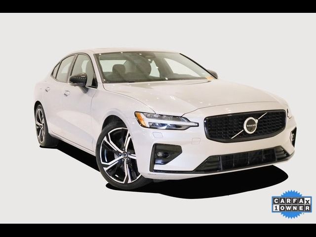 2024 Volvo S60 Plus Dark Theme