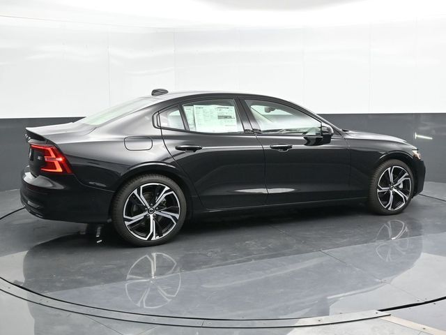 2024 Volvo S60 Plus Dark Theme