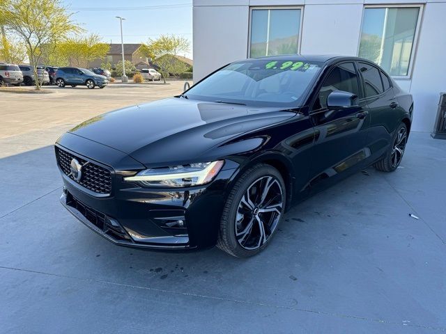 2024 Volvo S60 Plus Dark Theme