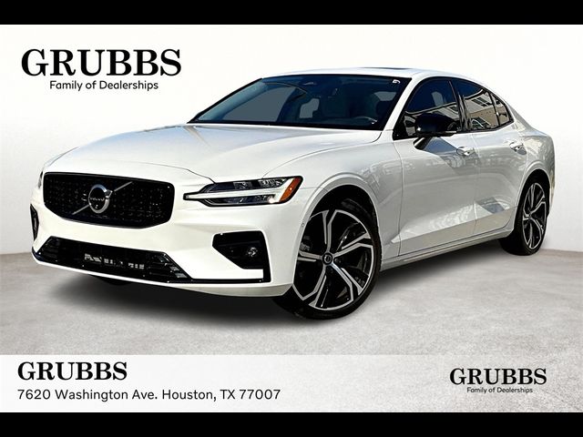 2024 Volvo S60 Plus Dark Theme