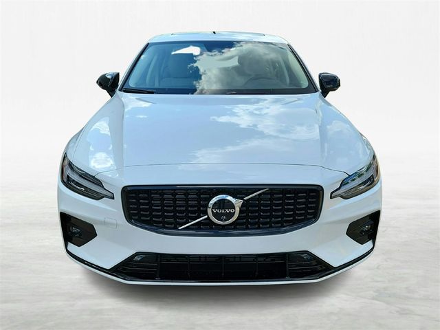 2024 Volvo S60 Plus Dark Theme