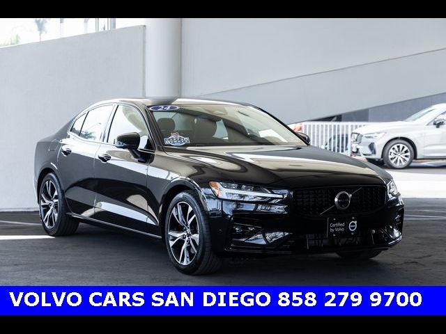 2024 Volvo S60 Plus Dark Theme