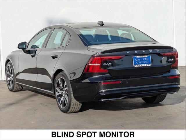 2024 Volvo S60 Plus Dark Theme