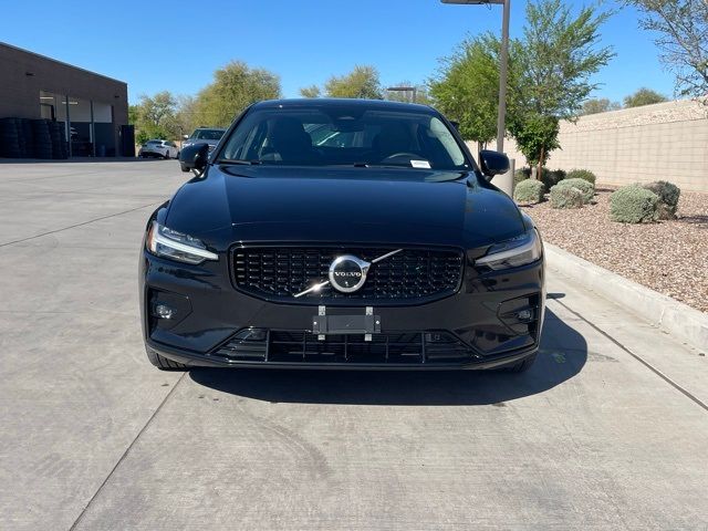 2024 Volvo S60 Plus Dark Theme
