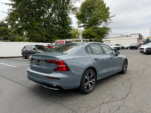 2024 Volvo S60 Plus Dark Theme