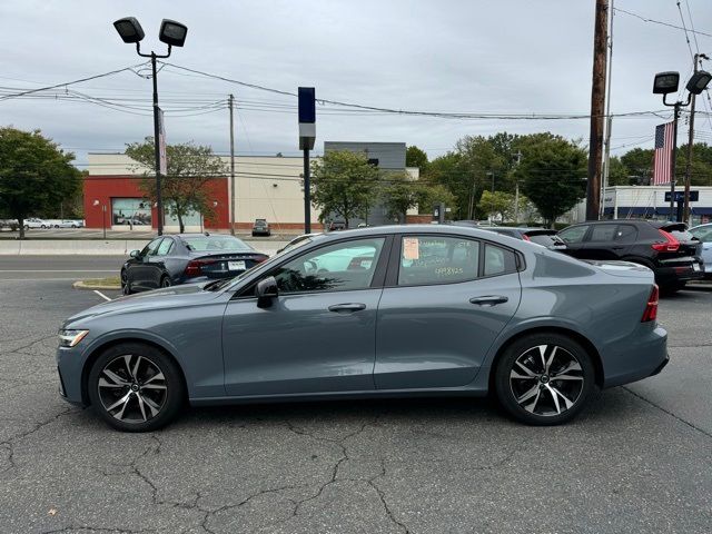 2024 Volvo S60 Plus Dark Theme