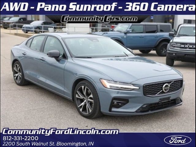 2024 Volvo S60 Plus Dark Theme