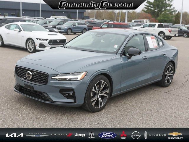 2024 Volvo S60 Plus Dark Theme