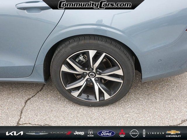 2024 Volvo S60 Plus Dark Theme