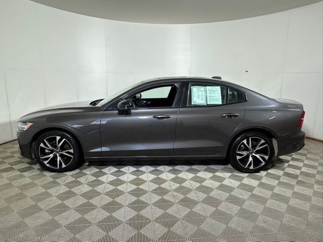 2024 Volvo S60 Plus Dark Theme