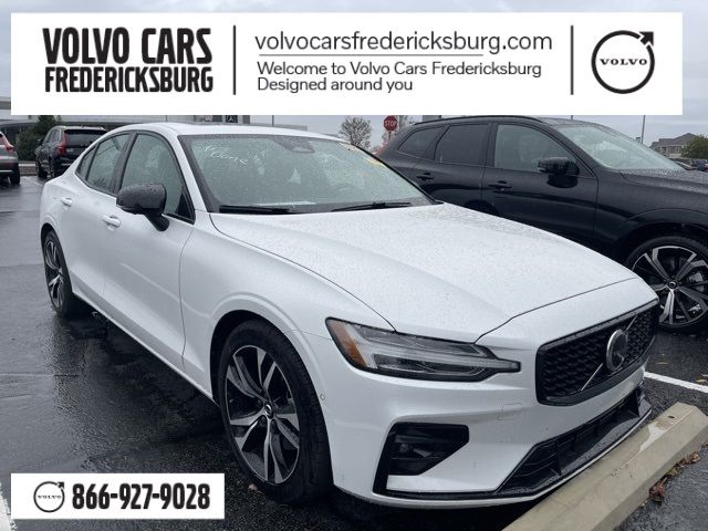 2024 Volvo S60 Plus Dark Theme