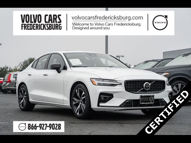 2024 Volvo S60 Plus Dark Theme