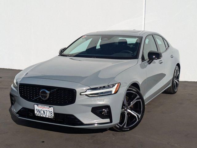 2024 Volvo S60 Plus Dark Theme